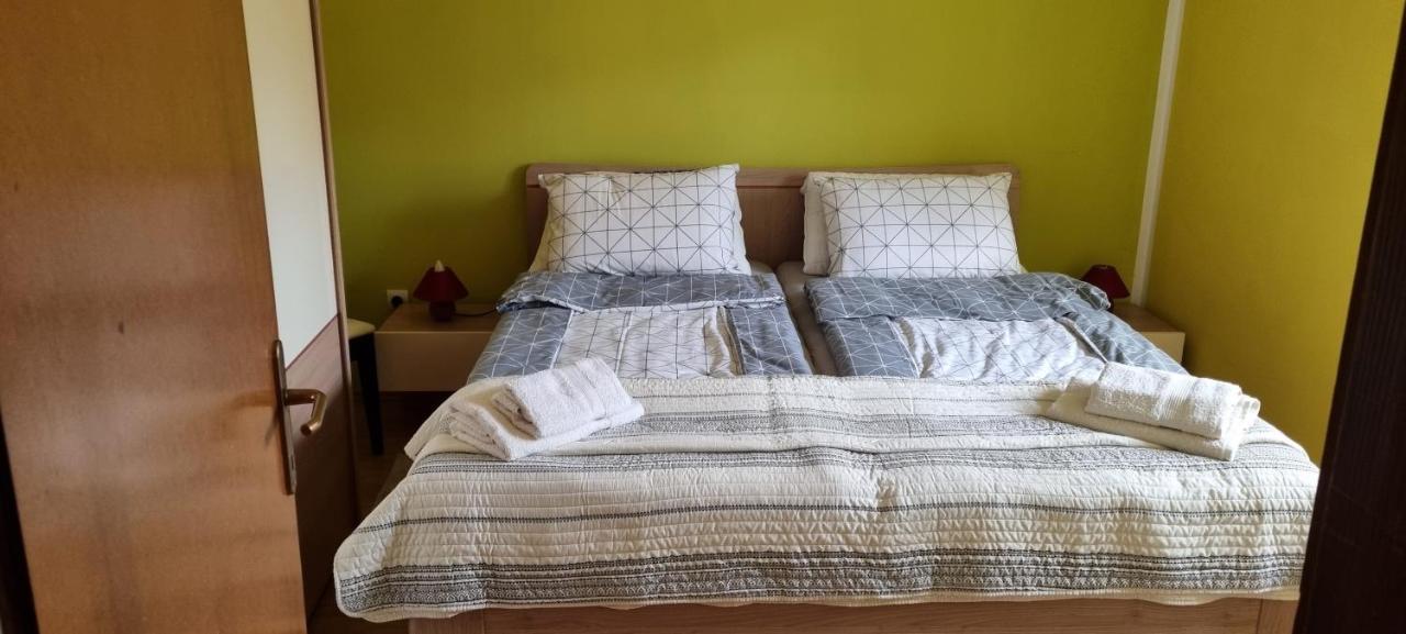 Apartma Zele Postojna Zewnętrze zdjęcie