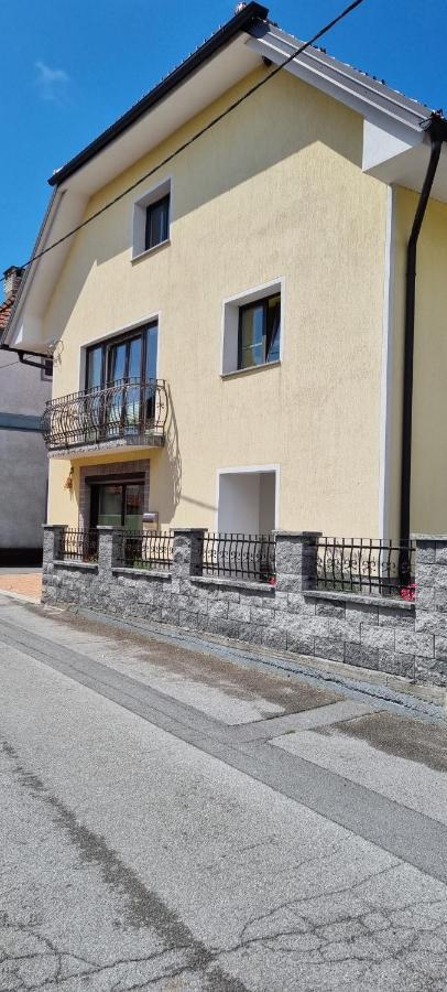 Apartma Zele Postojna Zewnętrze zdjęcie